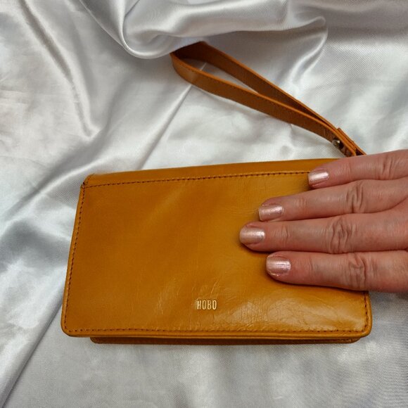 *HOBO International Tan Brown Khaki Camel Leather Wallet Wristlet Crossbody - Picture 3 of 16